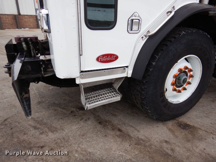 image for item AF9344 2010 Peterbilt PB320  refuse truck