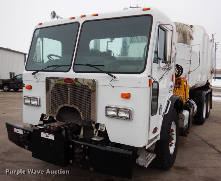 image for item AF9344 2010 Peterbilt PB320  refuse truck