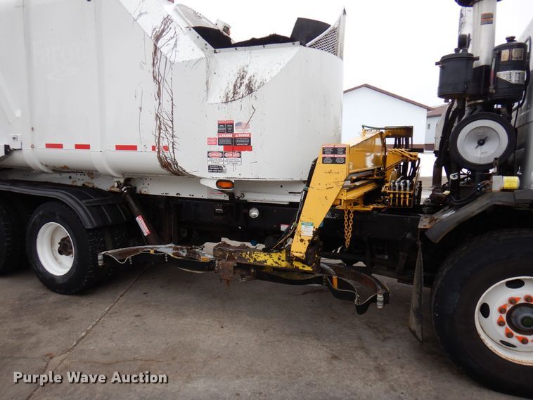 image for item AF9344 2010 Peterbilt PB320  refuse truck