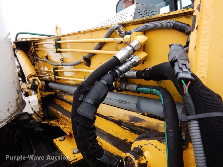 image for item AF9344 2010 Peterbilt PB320  refuse truck