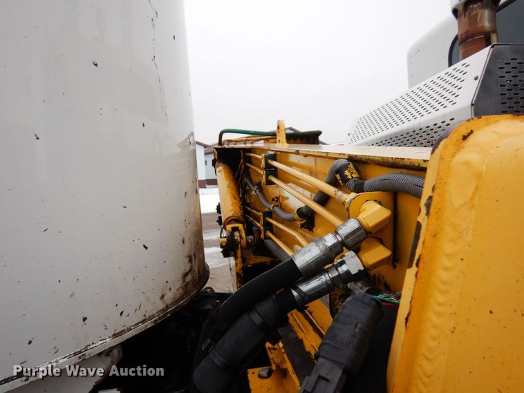 image for item AF9344 2010 Peterbilt PB320  refuse truck