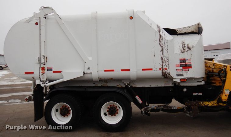 image for item AF9344 2010 Peterbilt PB320  refuse truck