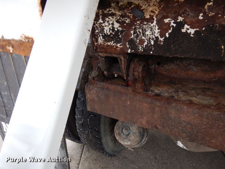 image for item AF9344 2010 Peterbilt PB320  refuse truck