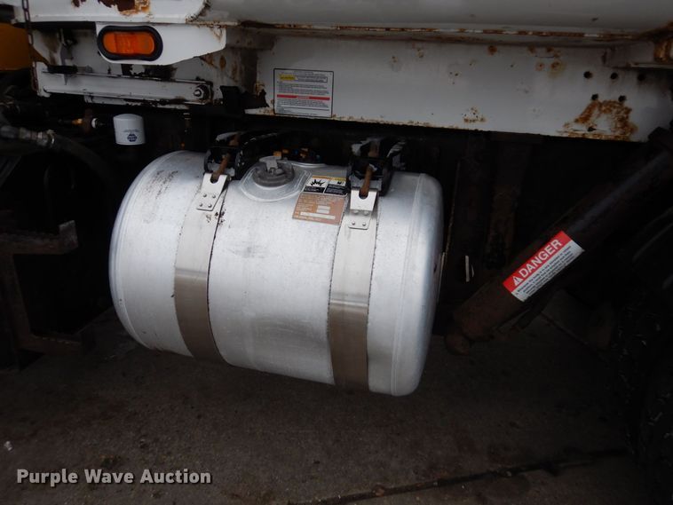 image for item AF9344 2010 Peterbilt PB320  refuse truck