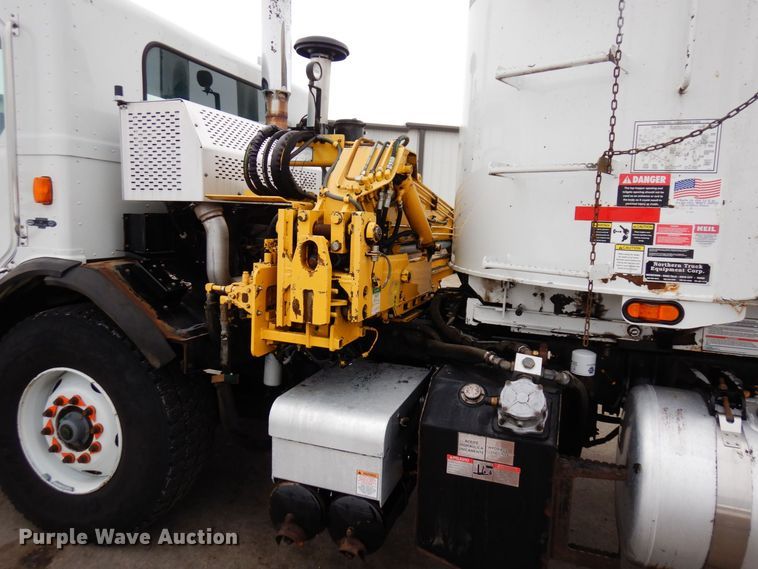 image for item AF9344 2010 Peterbilt PB320  refuse truck