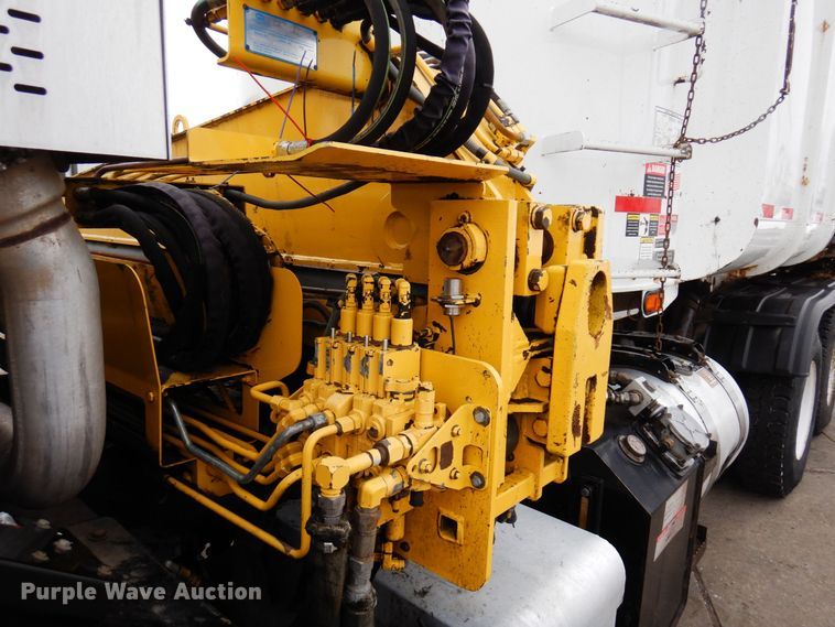 image for item AF9344 2010 Peterbilt PB320  refuse truck