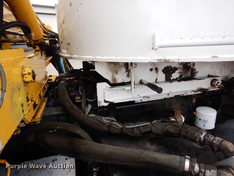 image for item AF9344 2010 Peterbilt PB320  refuse truck