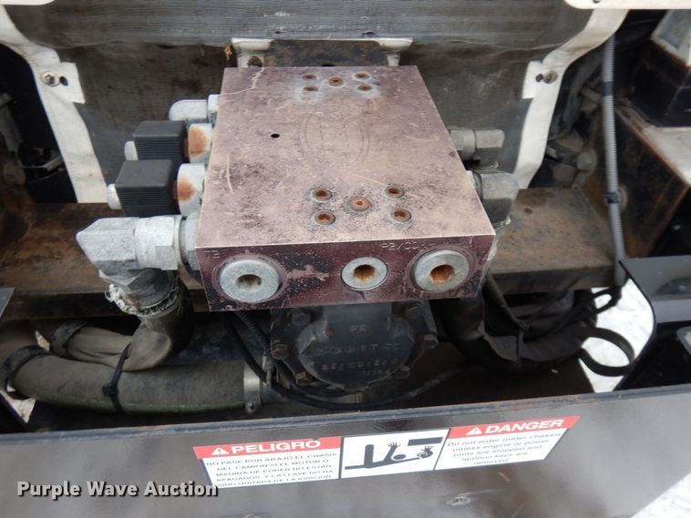 image for item AF9344 2010 Peterbilt PB320  refuse truck