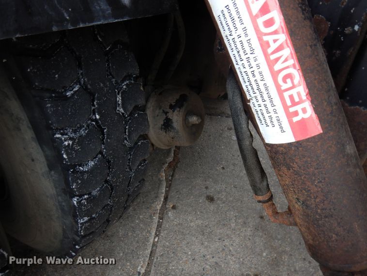 image for item AF9344 2010 Peterbilt PB320  refuse truck