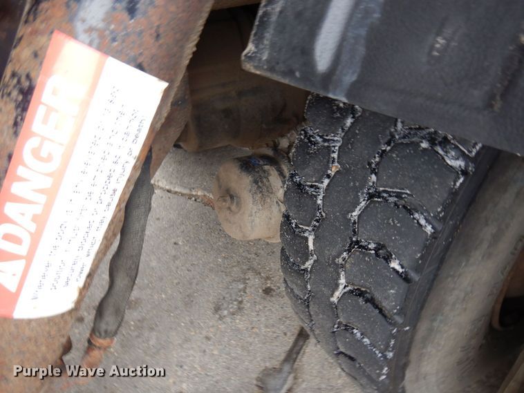 image for item AF9344 2010 Peterbilt PB320  refuse truck