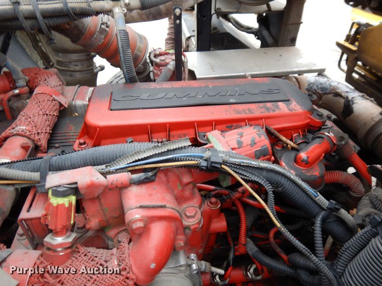 image for item AF9344 2010 Peterbilt PB320  refuse truck