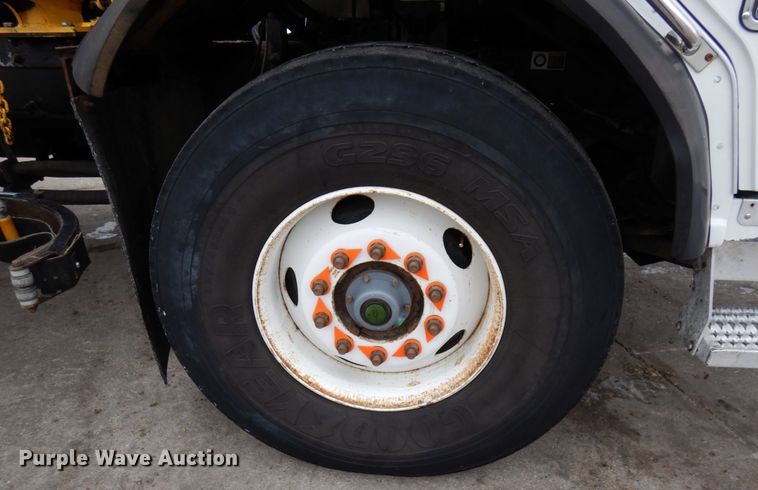 image for item AF9344 2010 Peterbilt PB320  refuse truck