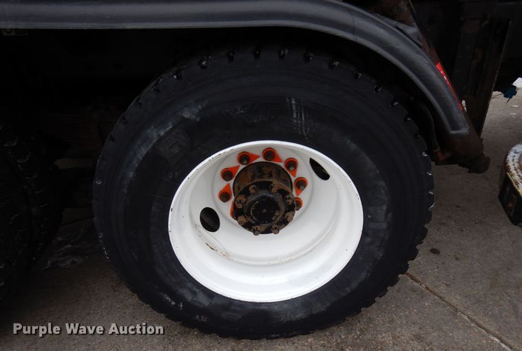 image for item AF9344 2010 Peterbilt PB320  refuse truck