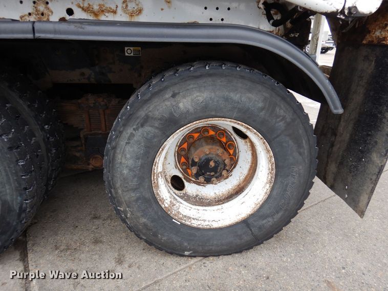 image for item AF9344 2010 Peterbilt PB320  refuse truck