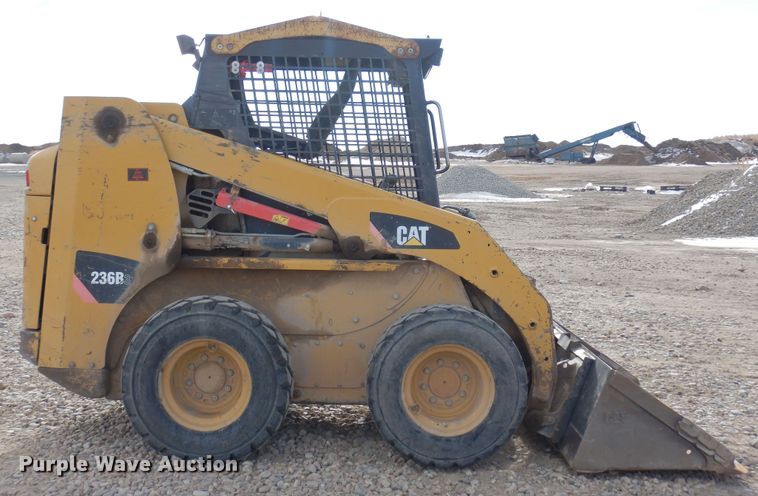 image for item DF8316 2011 Caterpillar 236B3  skid steer loader
