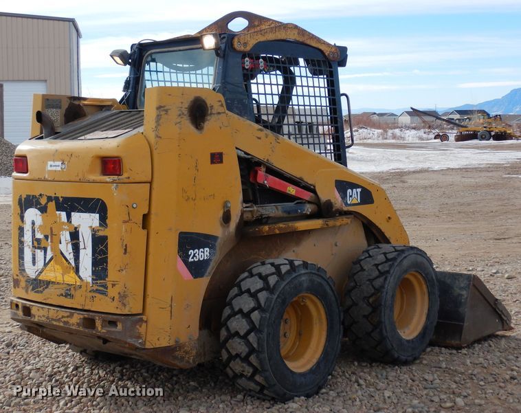 image for item DF8316 2011 Caterpillar 236B3  skid steer loader