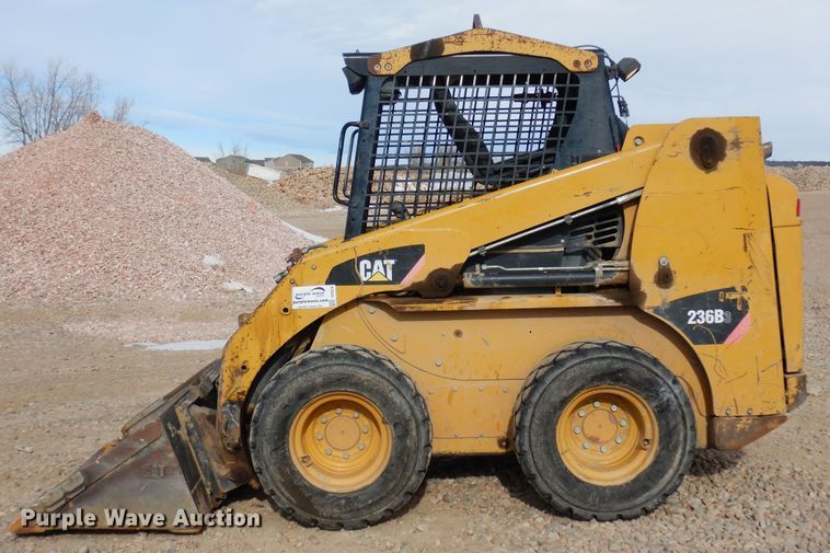 image for item DF8316 2011 Caterpillar 236B3  skid steer loader