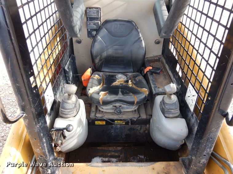 image for item DF8316 2011 Caterpillar 236B3  skid steer loader