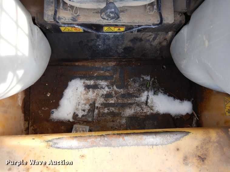 image for item DF8316 2011 Caterpillar 236B3  skid steer loader