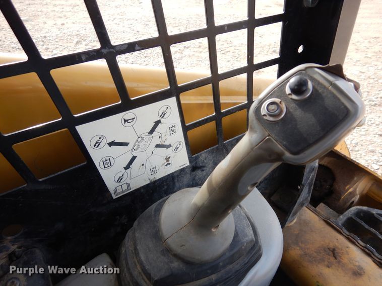 image for item DF8316 2011 Caterpillar 236B3  skid steer loader