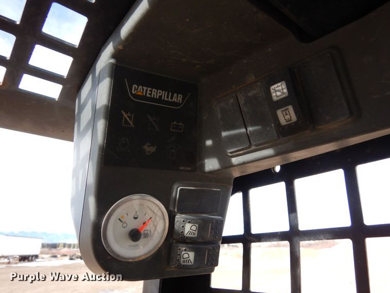 image for item DF8316 2011 Caterpillar 236B3  skid steer loader