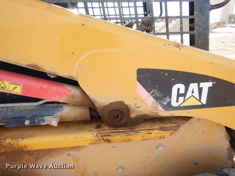 image for item DF8316 2011 Caterpillar 236B3  skid steer loader