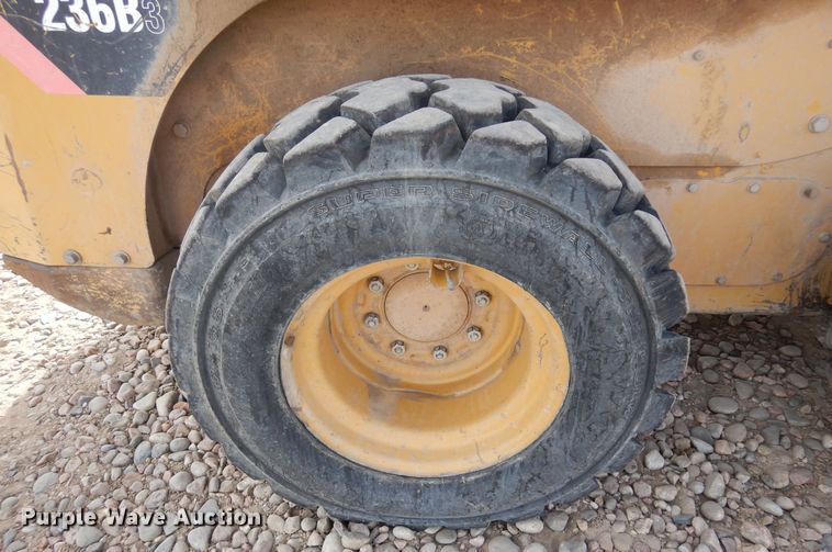 image for item DF8316 2011 Caterpillar 236B3  skid steer loader