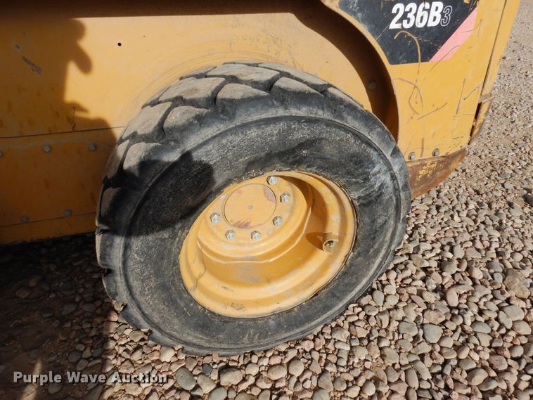 image for item DF8316 2011 Caterpillar 236B3  skid steer loader
