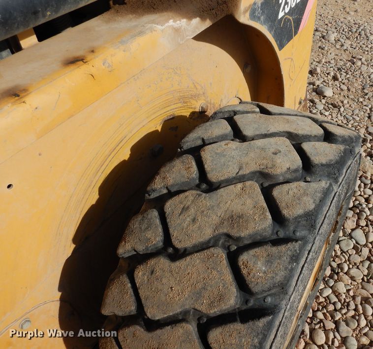 image for item DF8316 2011 Caterpillar 236B3  skid steer loader