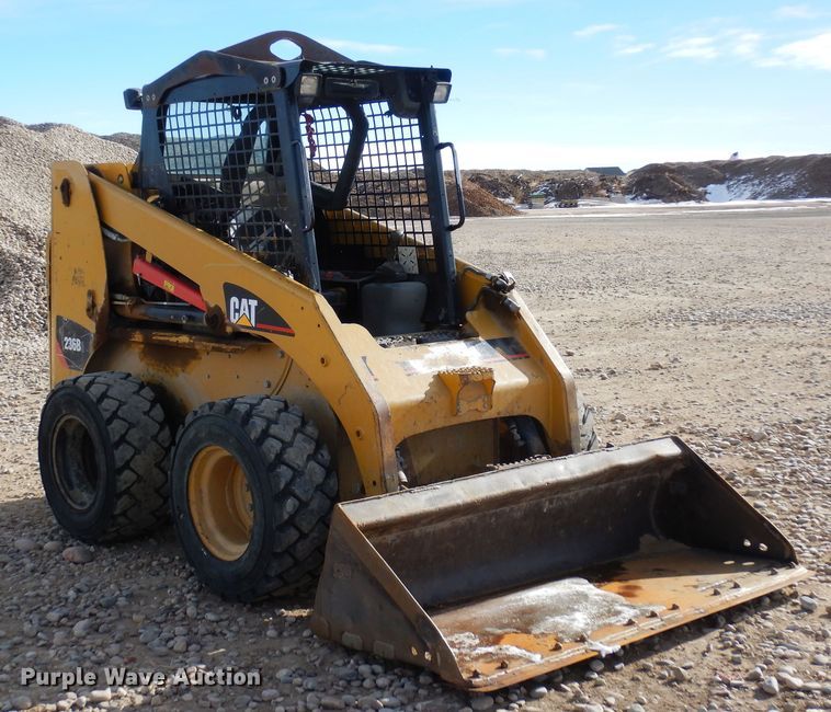image for item DF8317 2012 Caterpillar 236B3  skid steer loader
