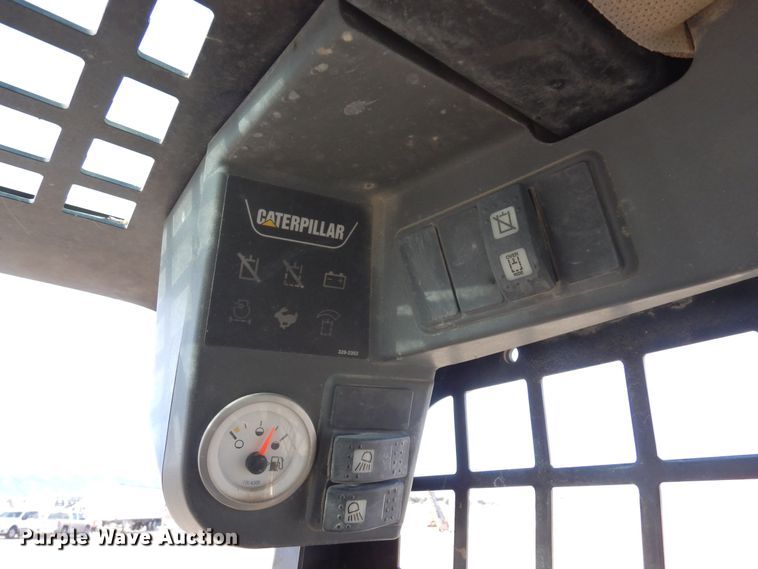 image for item DF8317 2012 Caterpillar 236B3  skid steer loader