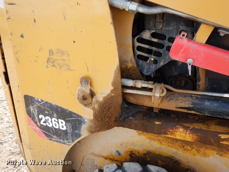 image for item DF8317 2012 Caterpillar 236B3  skid steer loader