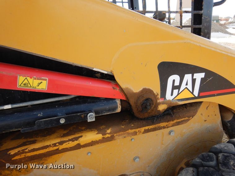 image for item DF8317 2012 Caterpillar 236B3  skid steer loader