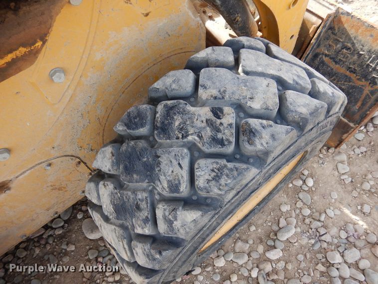 image for item DF8317 2012 Caterpillar 236B3  skid steer loader