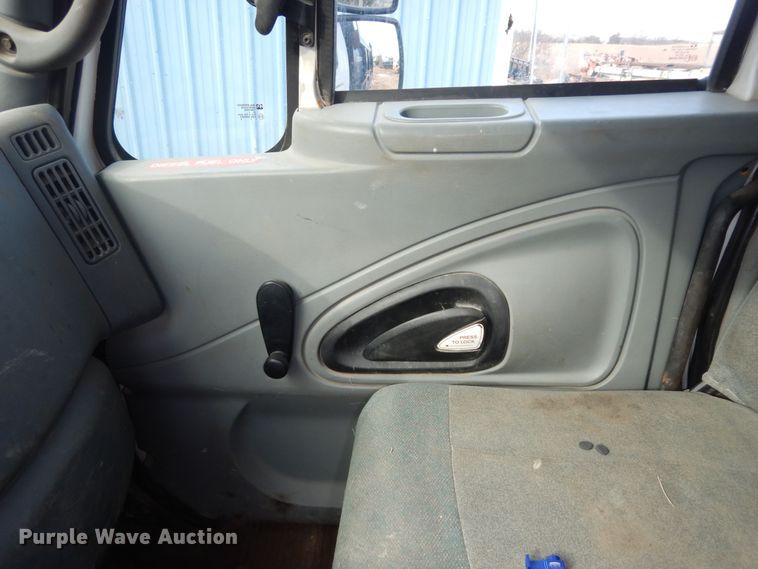 image for item DI6897 2006 International 4300  dump truck