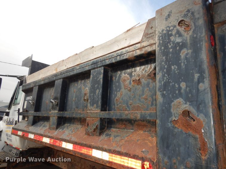 image for item DI6897 2006 International 4300  dump truck