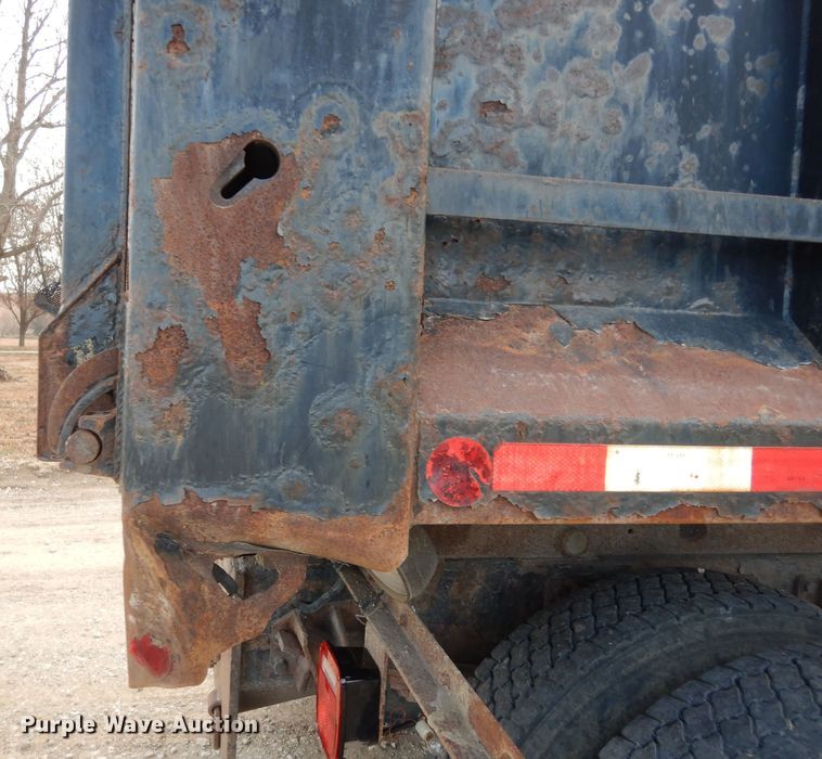 image for item DI6897 2006 International 4300  dump truck