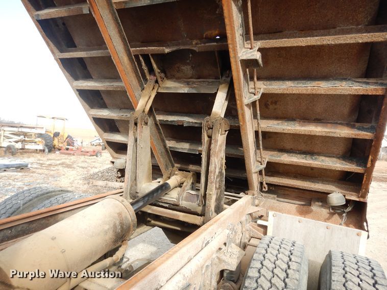 image for item DI6897 2006 International 4300  dump truck