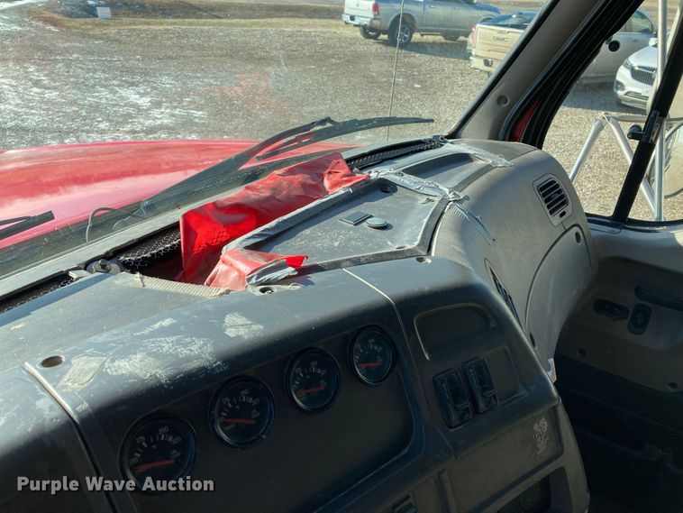 image for item DJ6134 2001 Sterling L9500  dump truck