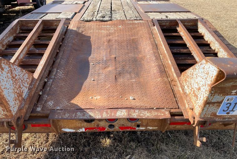 image for item DJ6148 2000 Interstate 20DTA  equipment trailer