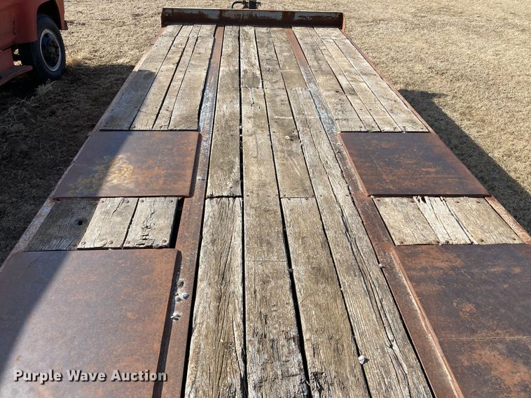 image for item DJ6148 2000 Interstate 20DTA  equipment trailer