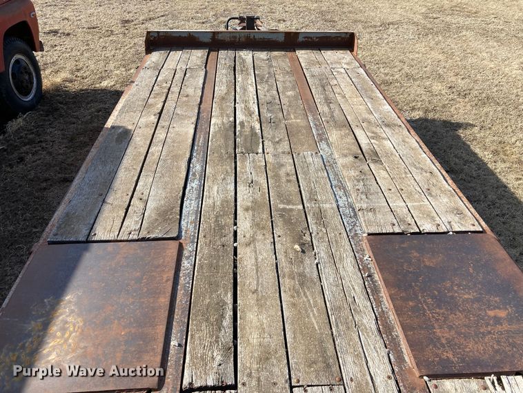 image for item DJ6148 2000 Interstate 20DTA  equipment trailer