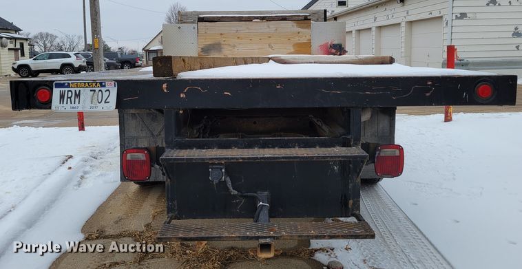 image for item DM8183 1999 Ford F550 Super Duty  flatbed truck