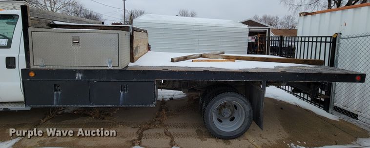 image for item DM8183 1999 Ford F550 Super Duty  flatbed truck