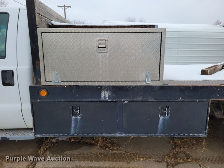 image for item DM8183 1999 Ford F550 Super Duty  flatbed truck