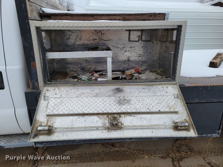 image for item DM8183 1999 Ford F550 Super Duty  flatbed truck