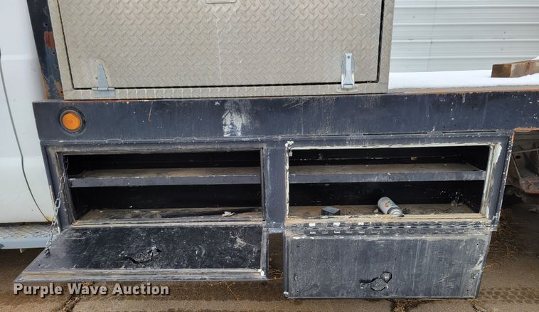 image for item DM8183 1999 Ford F550 Super Duty  flatbed truck