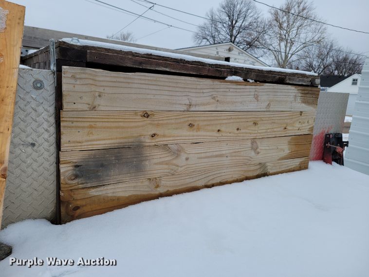 image for item DM8183 1999 Ford F550 Super Duty  flatbed truck