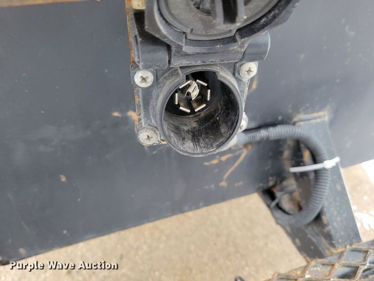 image for item DM8183 1999 Ford F550 Super Duty  flatbed truck