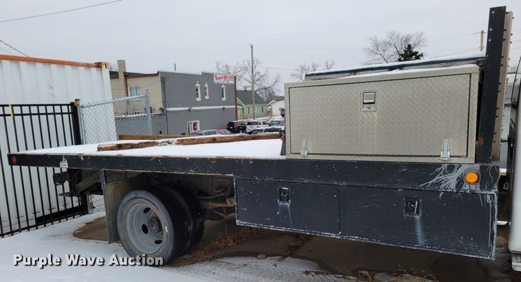 image for item DM8183 1999 Ford F550 Super Duty  flatbed truck